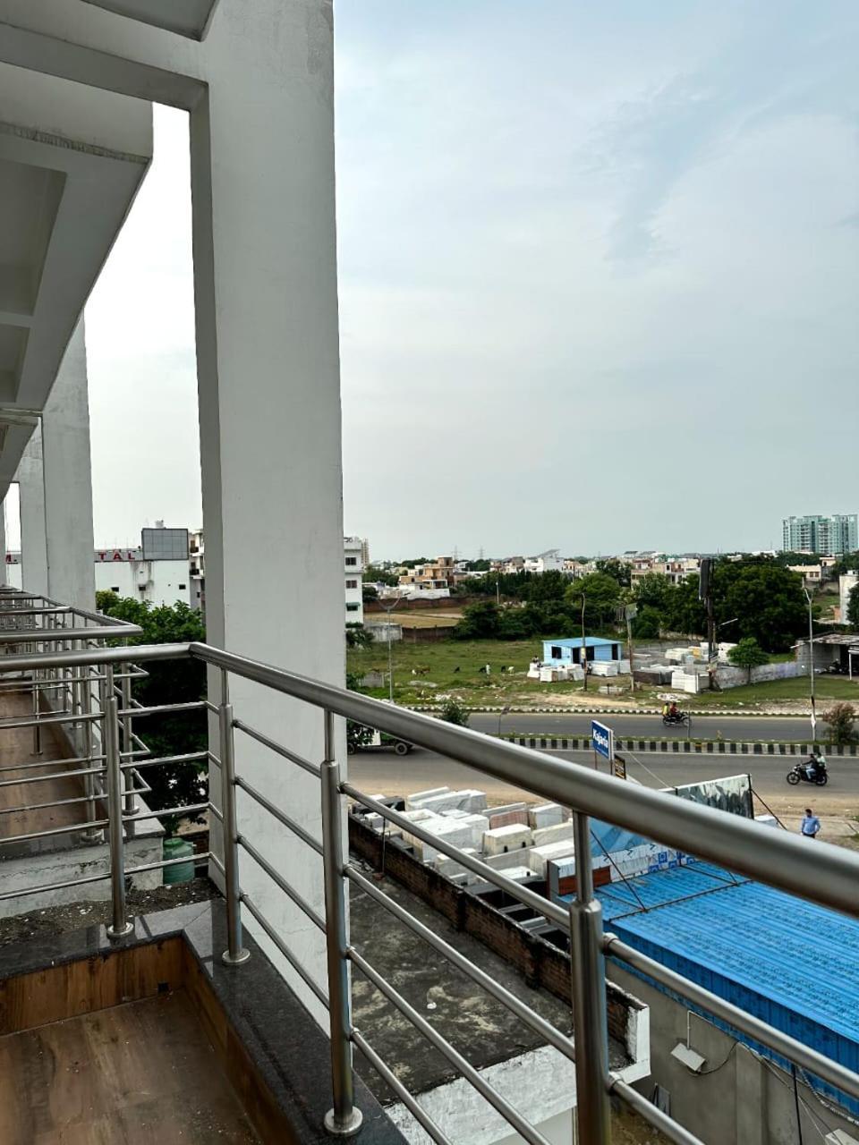 Grand Pearl Hotel & Banquet Lucknow Ngoại thất bức ảnh