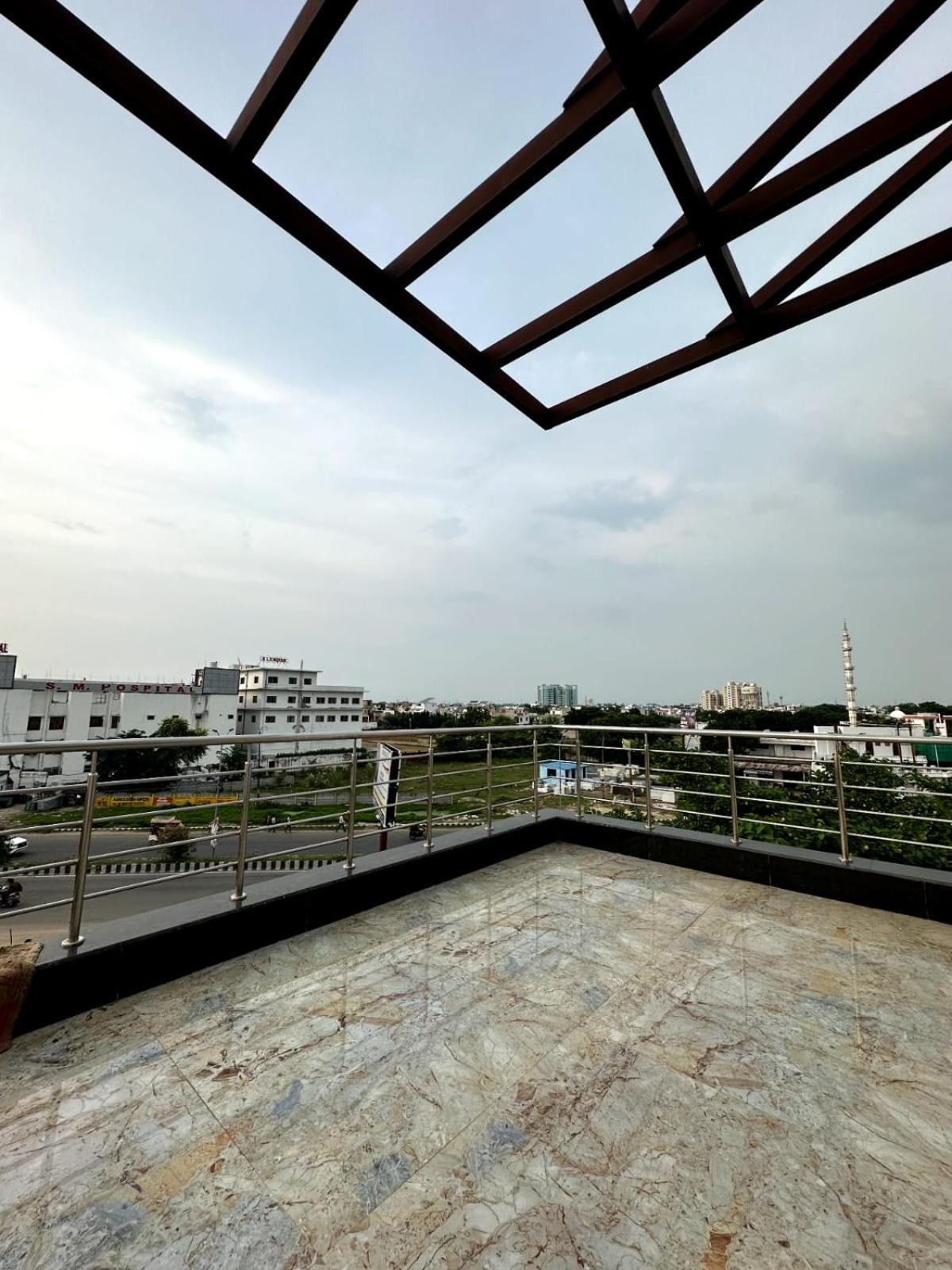 Grand Pearl Hotel & Banquet Lucknow Ngoại thất bức ảnh